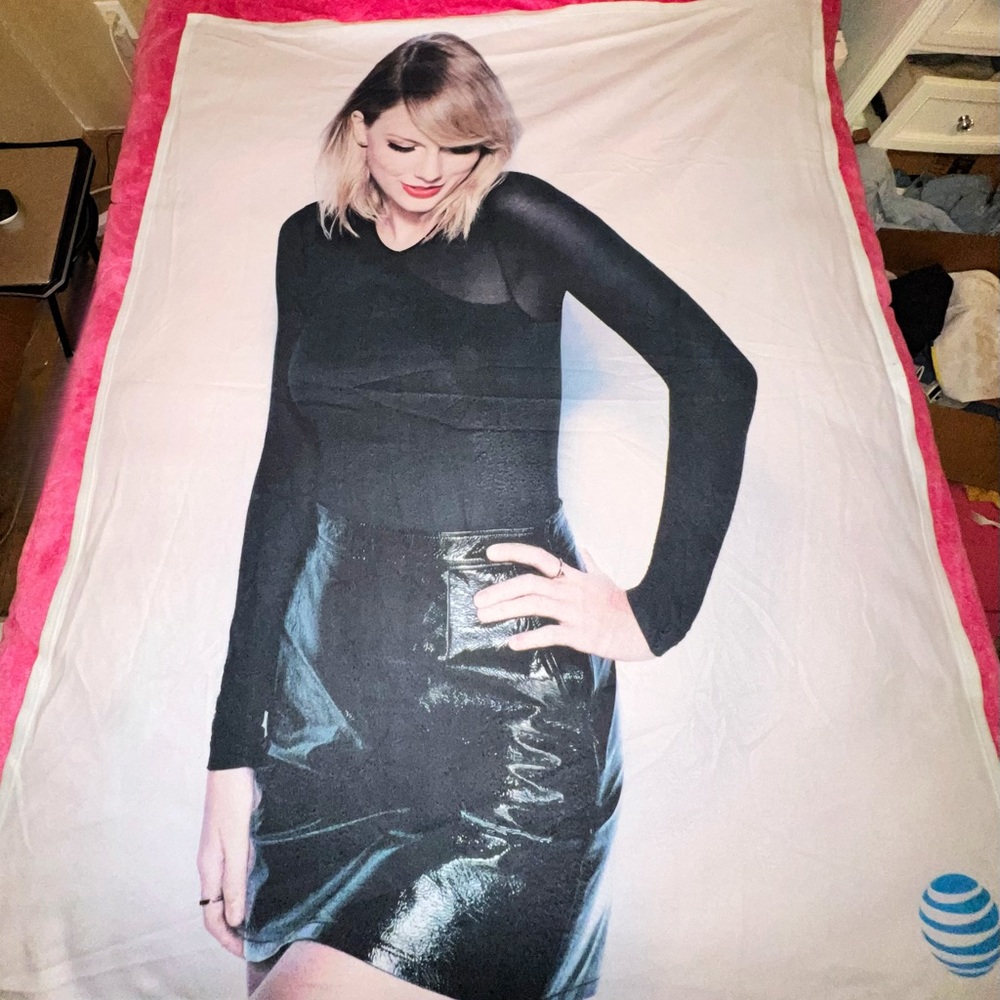 RARE TAYLOR SWIFT DIRECT TV NOW BLANKET